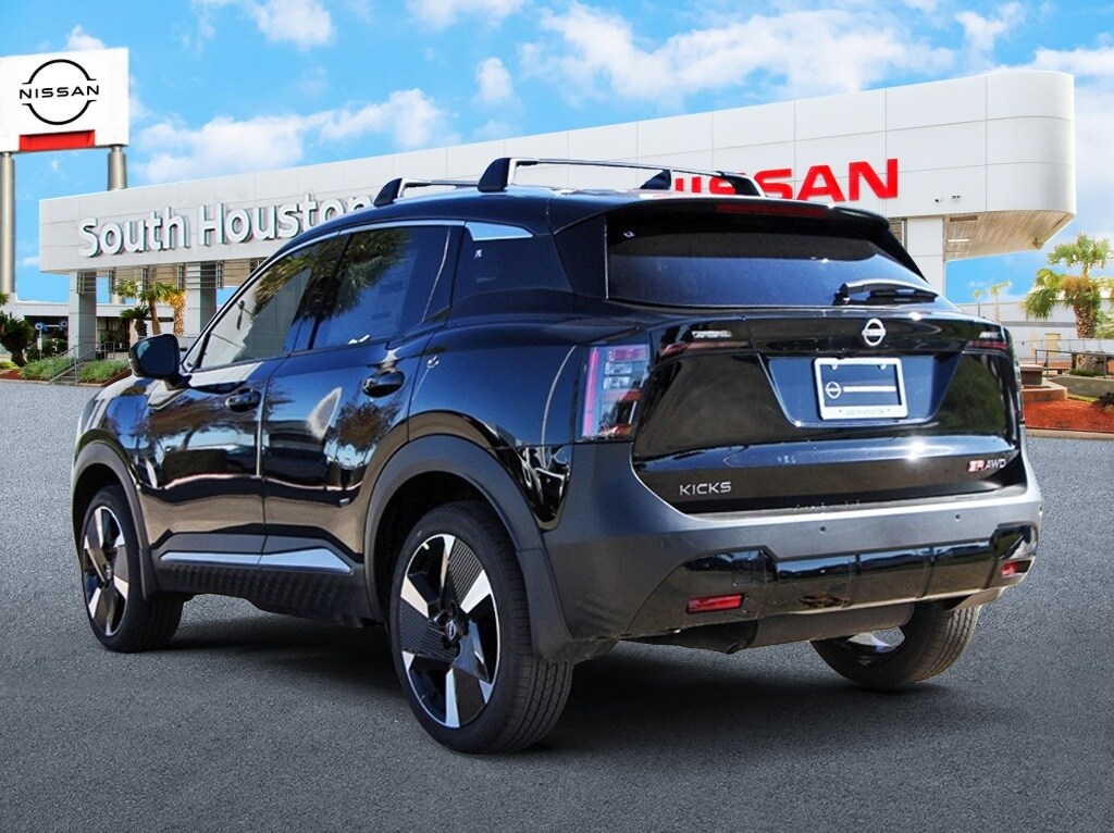 2025 Nissan Kicks SR photo 3