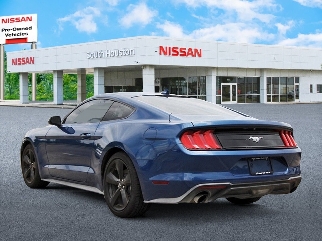 2022 Ford Mustang EcoBoost photo 3