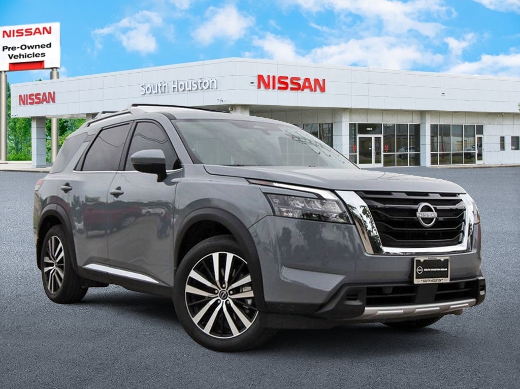 2025 Nissan Pathfinder Platinum 2WD's photo
