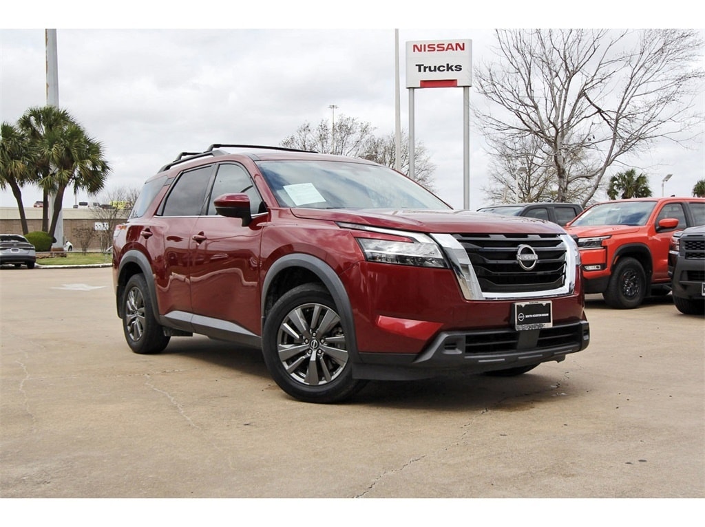 2022 Nissan Pathfinder SV