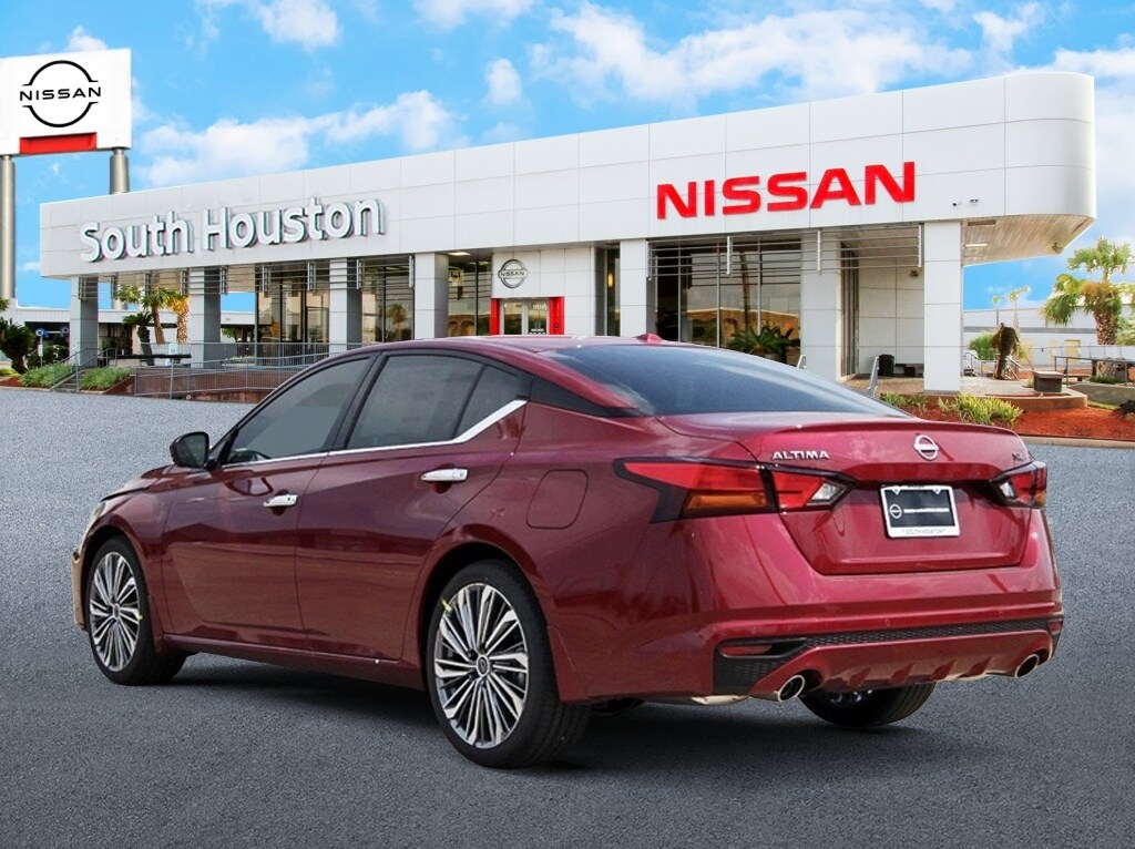 2025 Nissan Altima SL photo 3