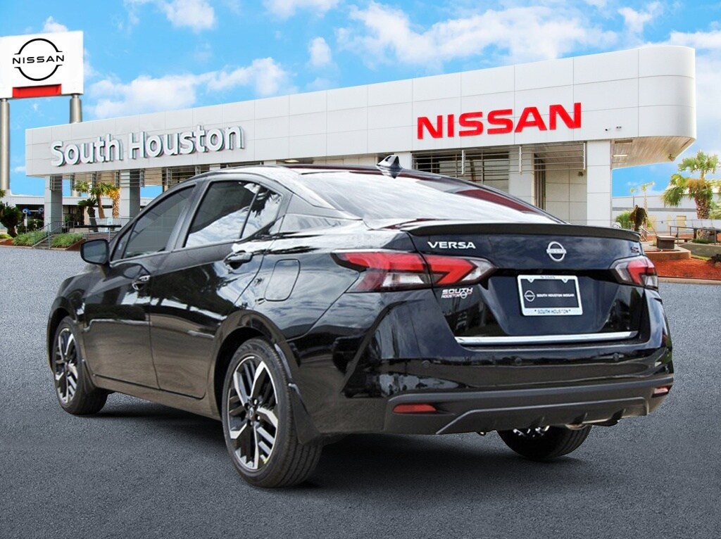 2025 Nissan Versa 1.6 SR photo 3