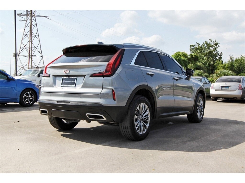 2025 Cadillac XT4 Premium Luxury photo 4