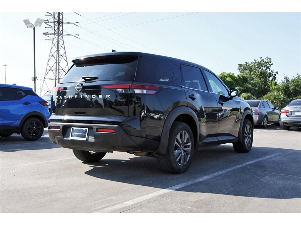 2024 Nissan Pathfinder S photo 2