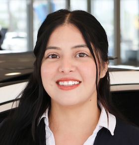 Staff member Alicia Robles from ID_cdd00aa0d512