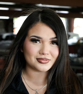 Staff member Leslie Zamudio from ID_dc6bf20a0bf3