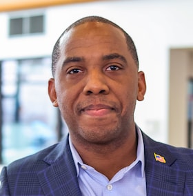 Staff member Chris Allen from ID_23428e5b977a