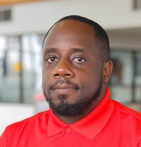 Staff member Celso Fernandes from ID_cdd00aa0d512