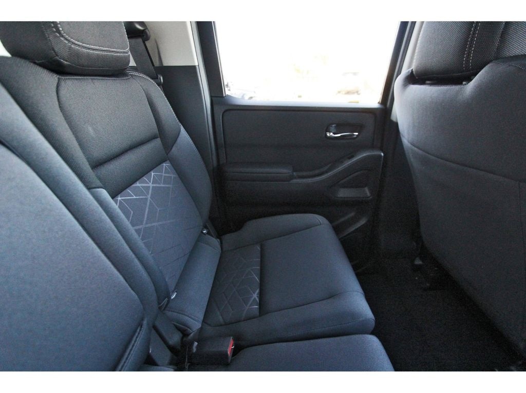 2026 Nissan Frontier SV - Photo 9