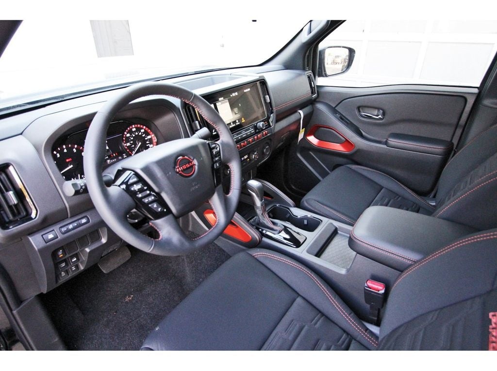 2025 Nissan Frontier PRO-4X - Photo 12