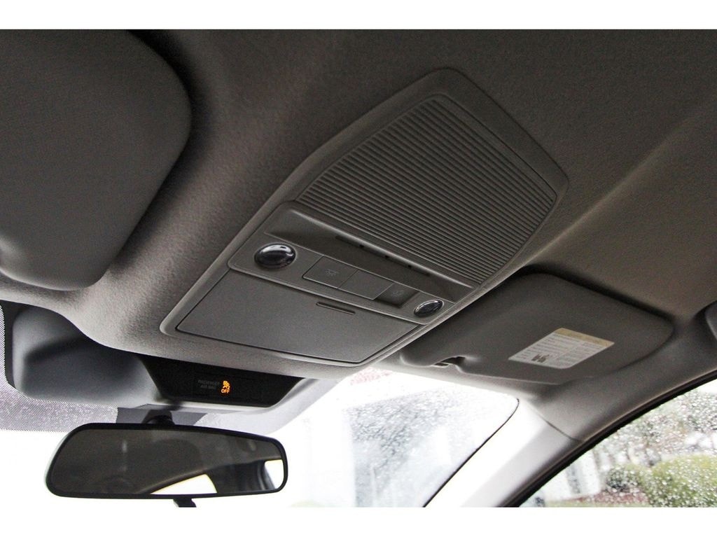 2025 Nissan Kicks SR - Photo 16