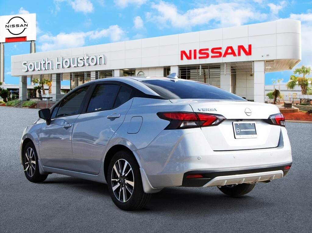 2025 Nissan Versa 1.6 SV photo 2