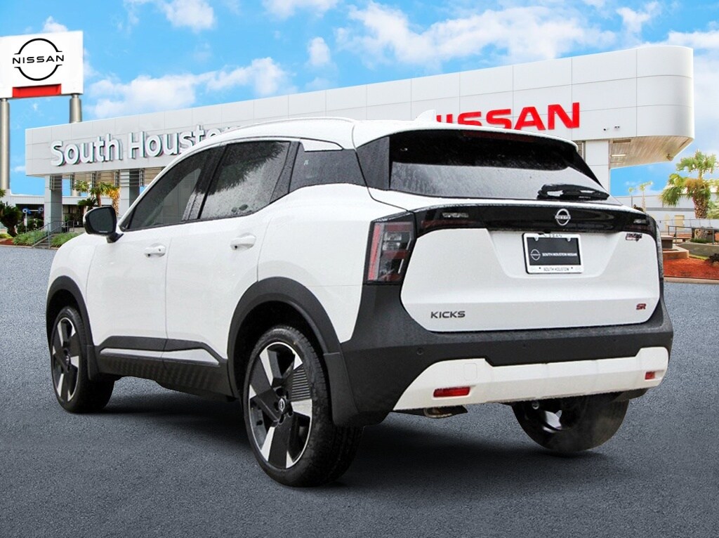 2025 Nissan Kicks SR photo 3