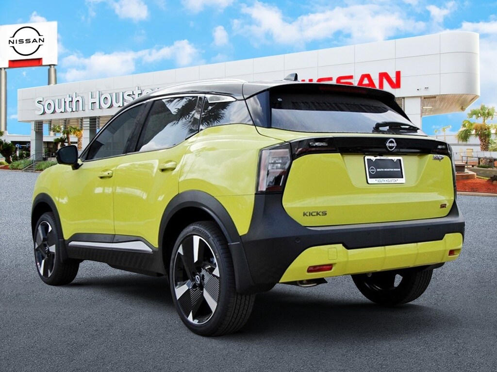 2025 Nissan Kicks SR photo 3