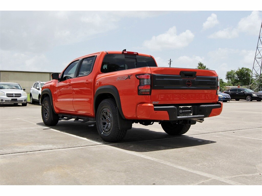 2025 Nissan Frontier PRO-X photo 3