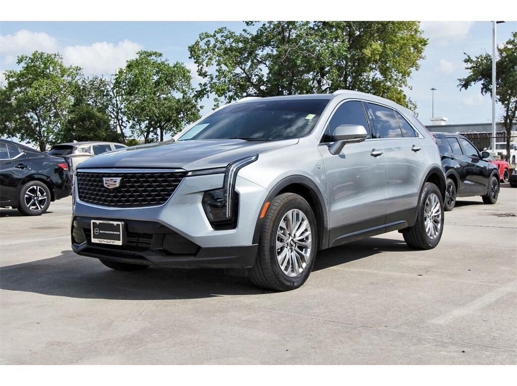 2025 Cadillac XT4 Premium Luxury photo 2