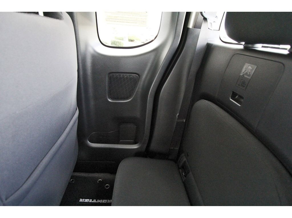 2024 Nissan Frontier SV - Photo 11