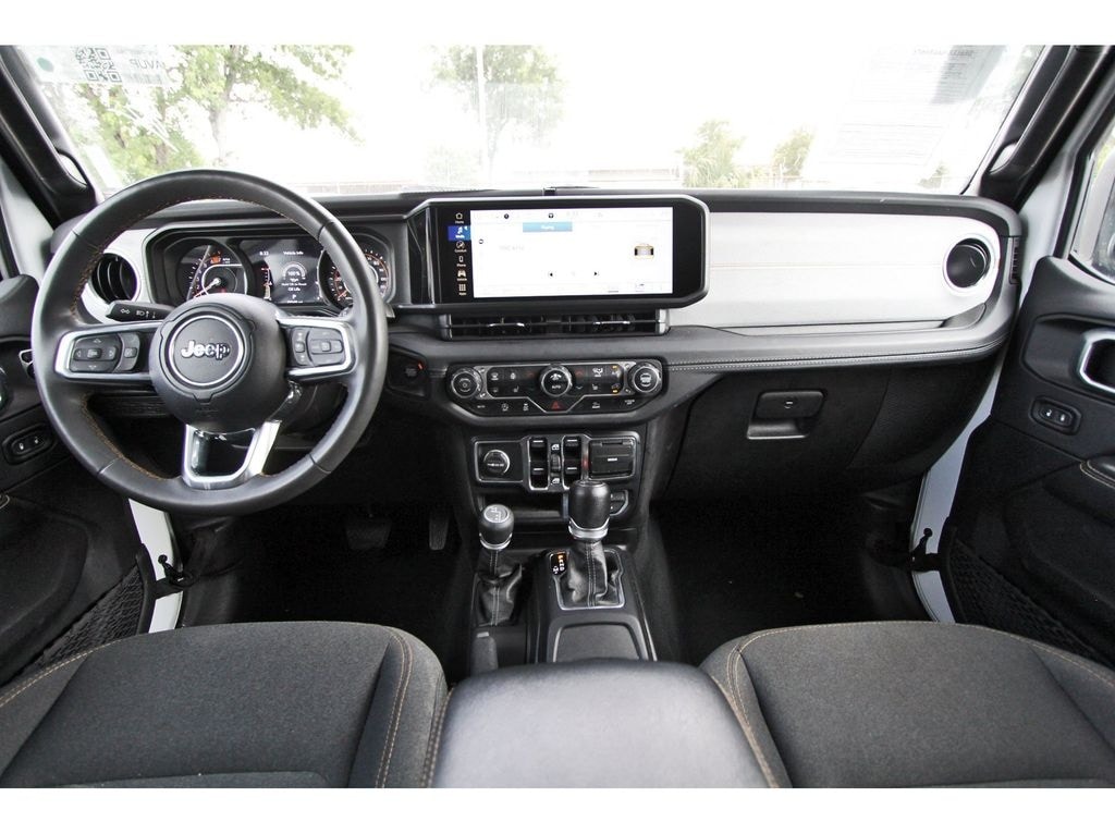 2024 Jeep Wrangler 4-Door Sahara - Photo 9
