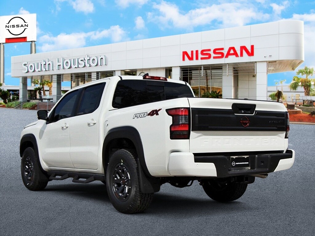 2026 Nissan Frontier PRO-4X photo 3