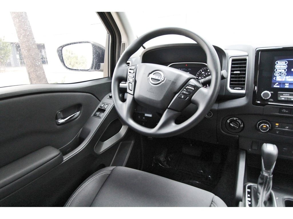 2024 Nissan Frontier SV - Photo 8