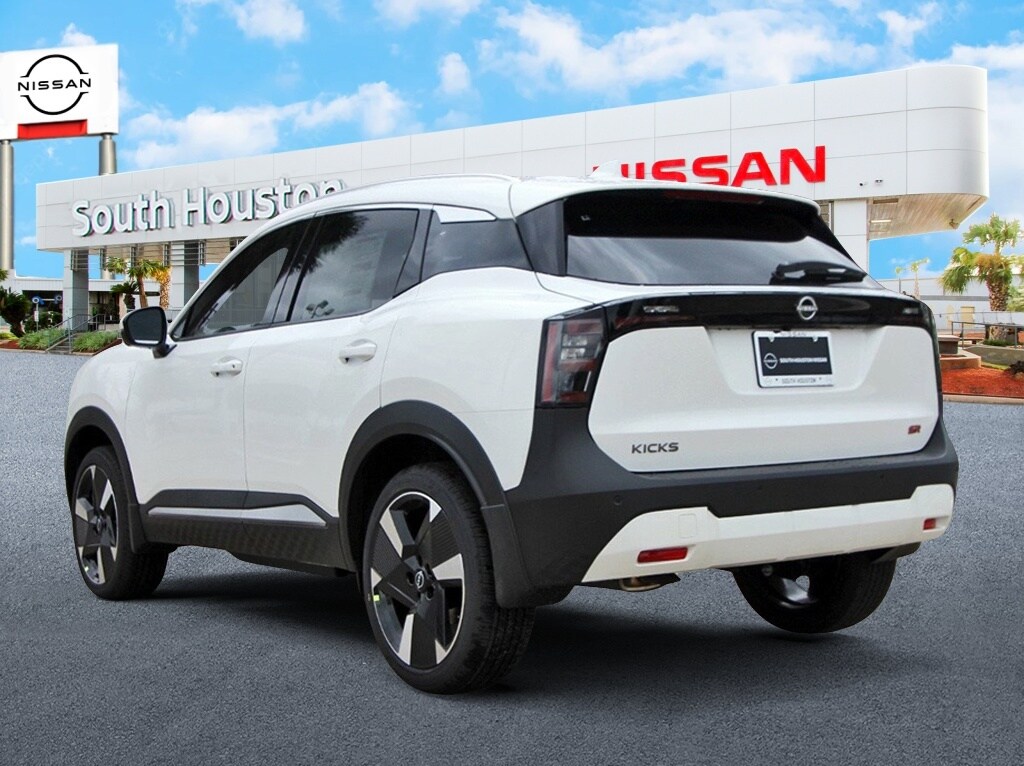 2025 Nissan Kicks SR photo 3
