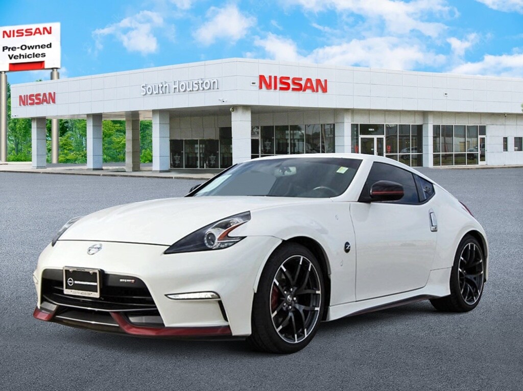 2017 Nissan 370Z Nismo Tech photo 2