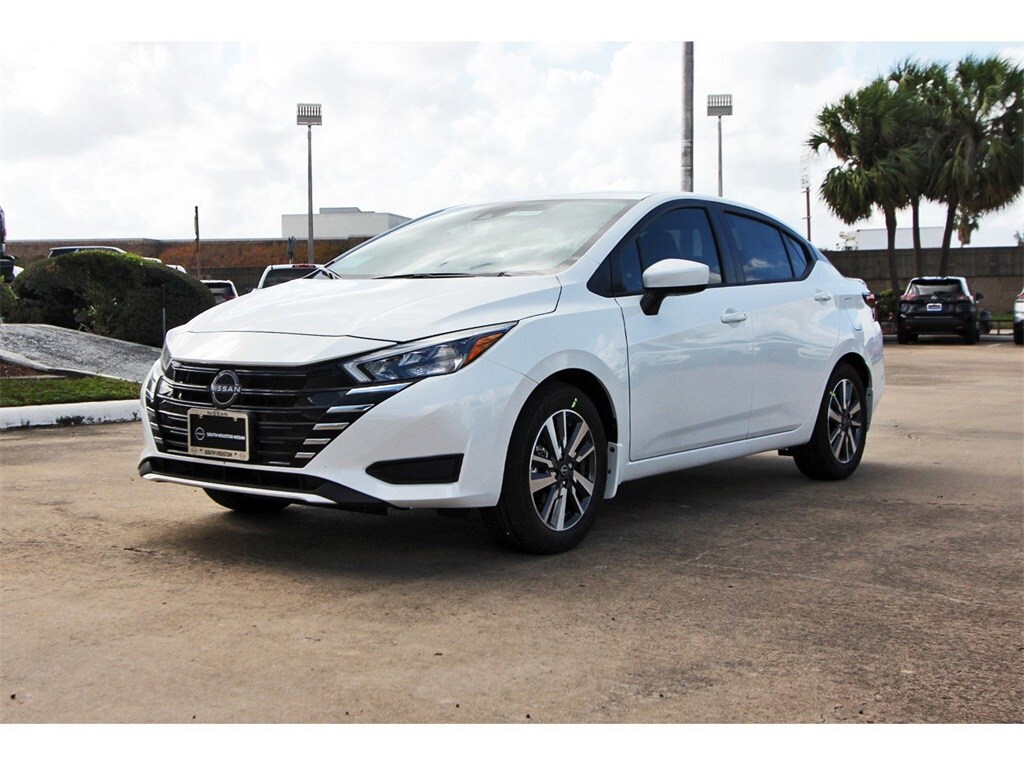 2025 Nissan Versa 1.6 SV photo 2