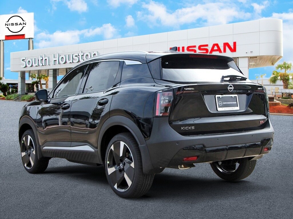 2025 Nissan Kicks SR photo 3