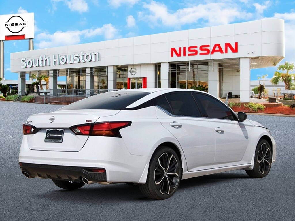 2025 Nissan Altima SR photo 4