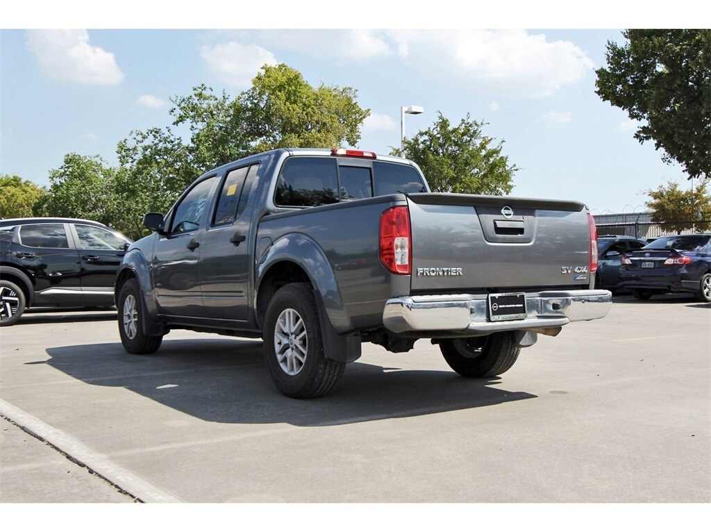 2017 Nissan Frontier SV photo 3