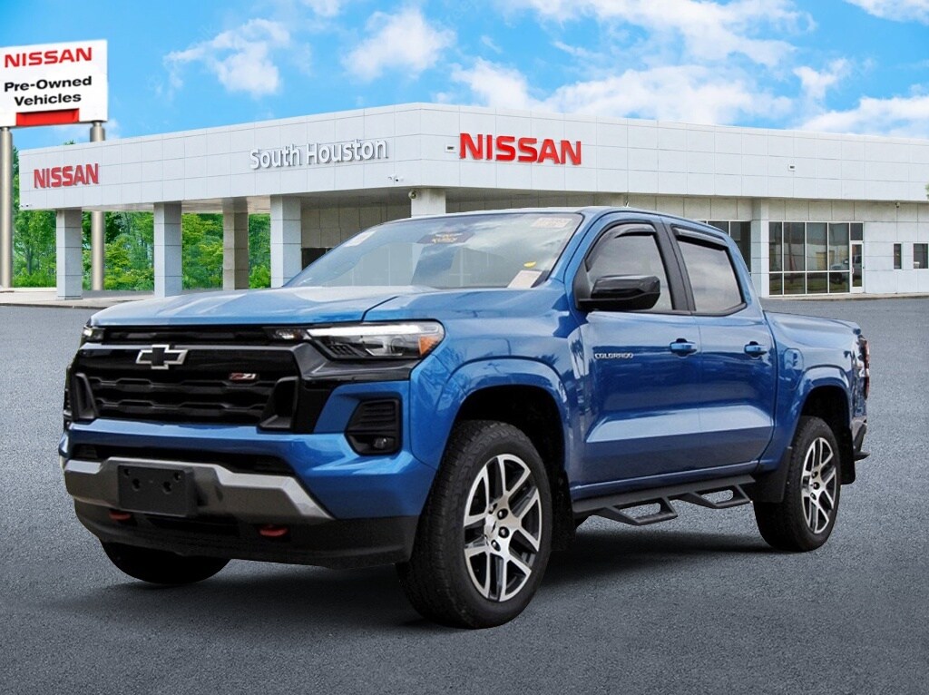 2023 Chevrolet Colorado Z71 photo 2