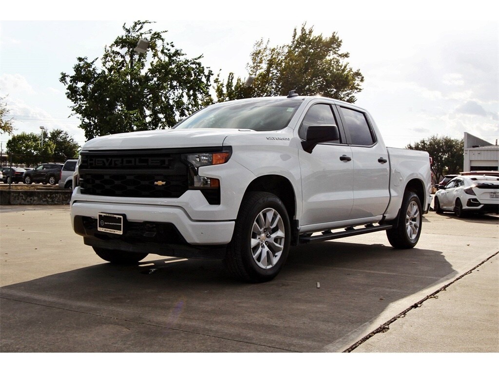 2025 Chevrolet Silverado 1500 Custom photo 2