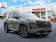 2026 Nissan Pathfinder Platinum SUV