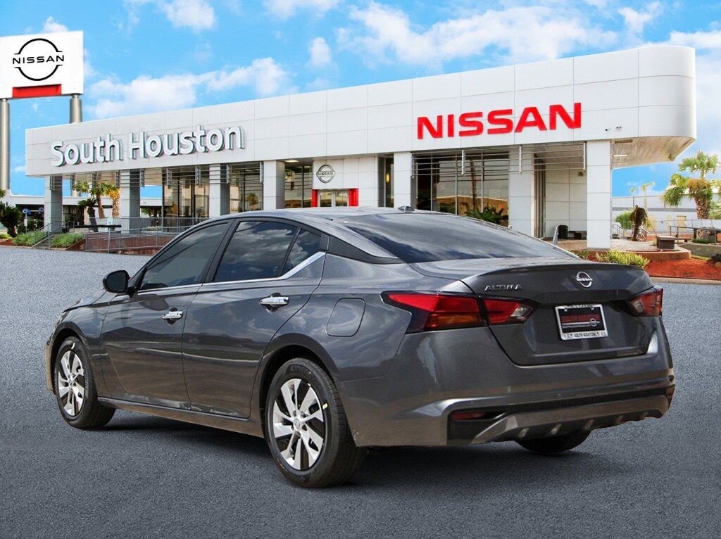 2025 Nissan Altima S photo 3