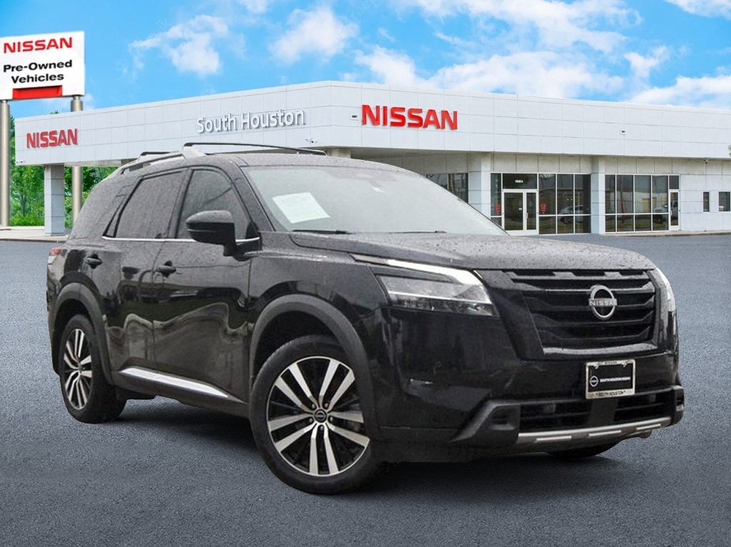 2024 Nissan Pathfinder Platinum 2WD's photo