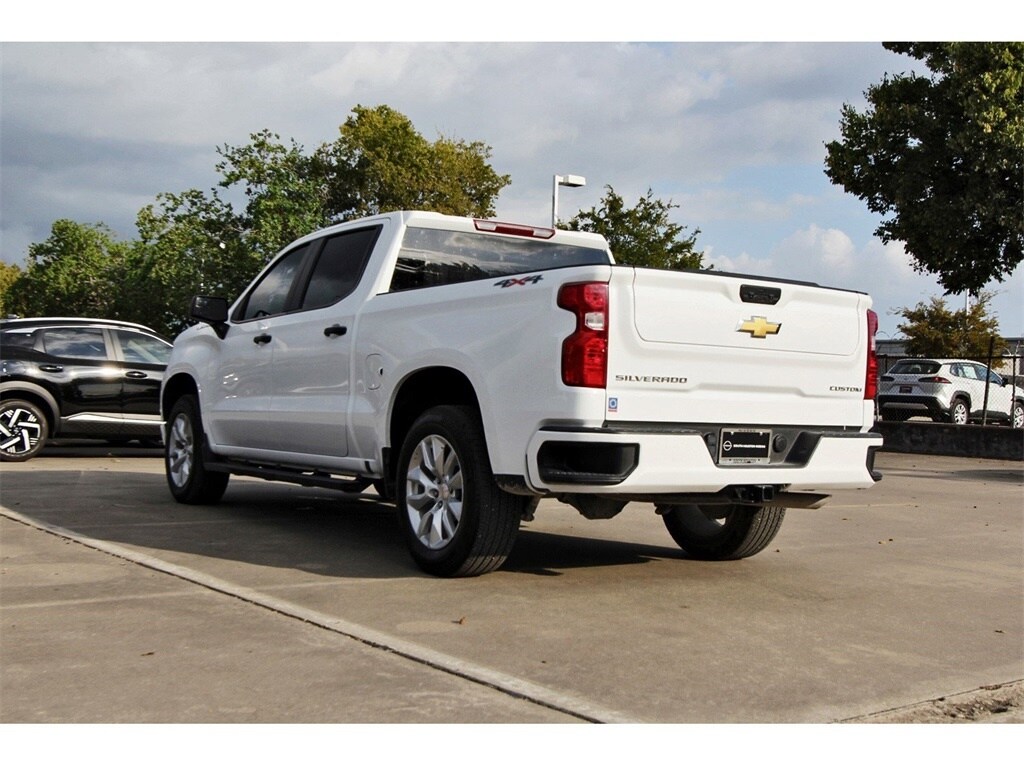 2025 Chevrolet Silverado 1500 Custom photo 3