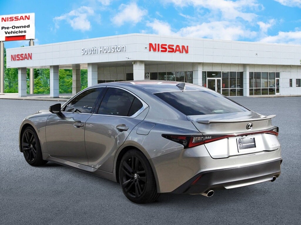 2022 Lexus IS 300 photo 3