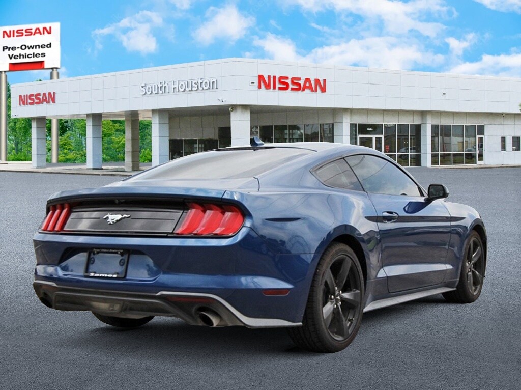 2022 Ford Mustang EcoBoost photo 4