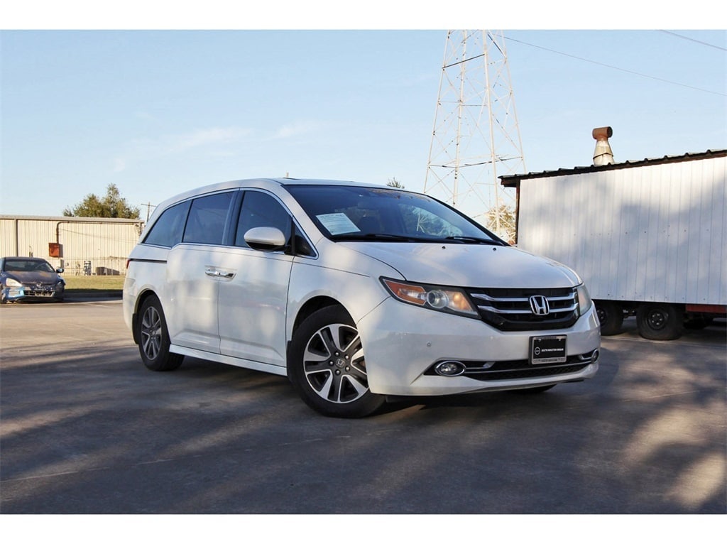 2015 Honda Odyssey Touring's photo