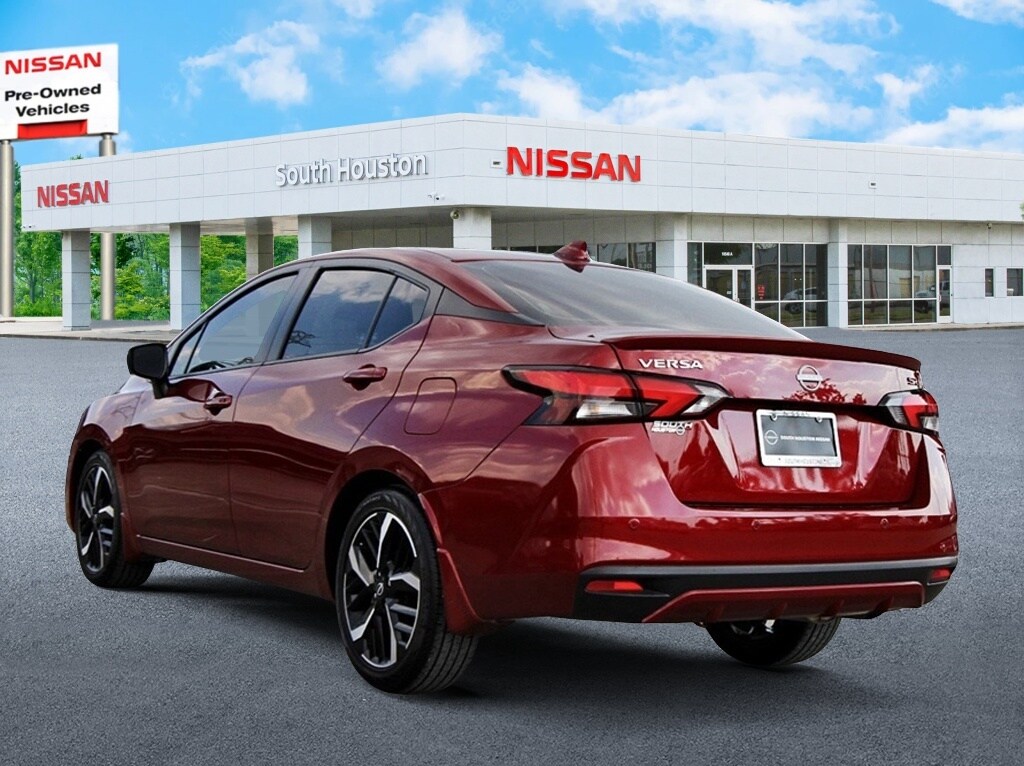 2024 Nissan Versa 1.6 SR photo 2
