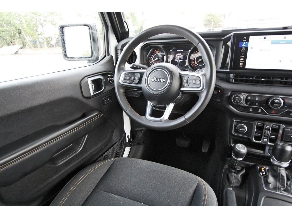 2024 Jeep Wrangler 4-Door Sahara - Photo 8