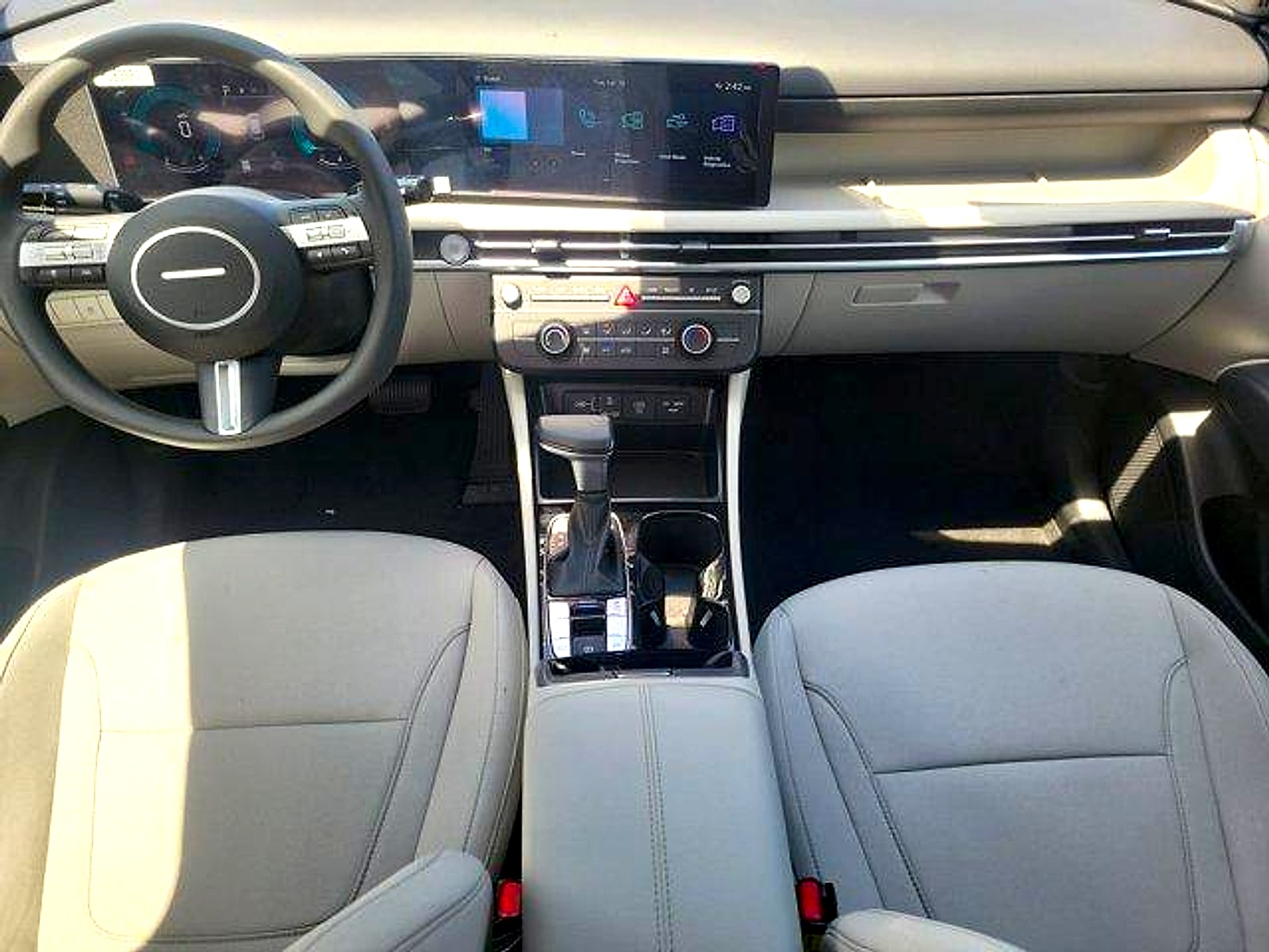 2025 Hyundai Tucson SE - Photo 14