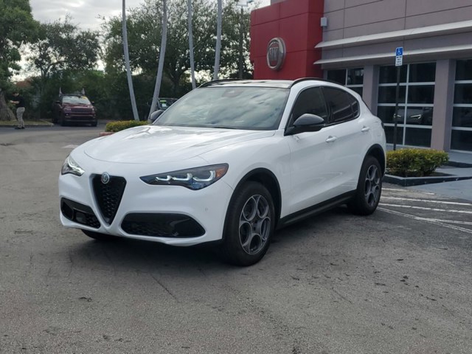 2025 Alfa Romeo Stelvio Sprint photo 2