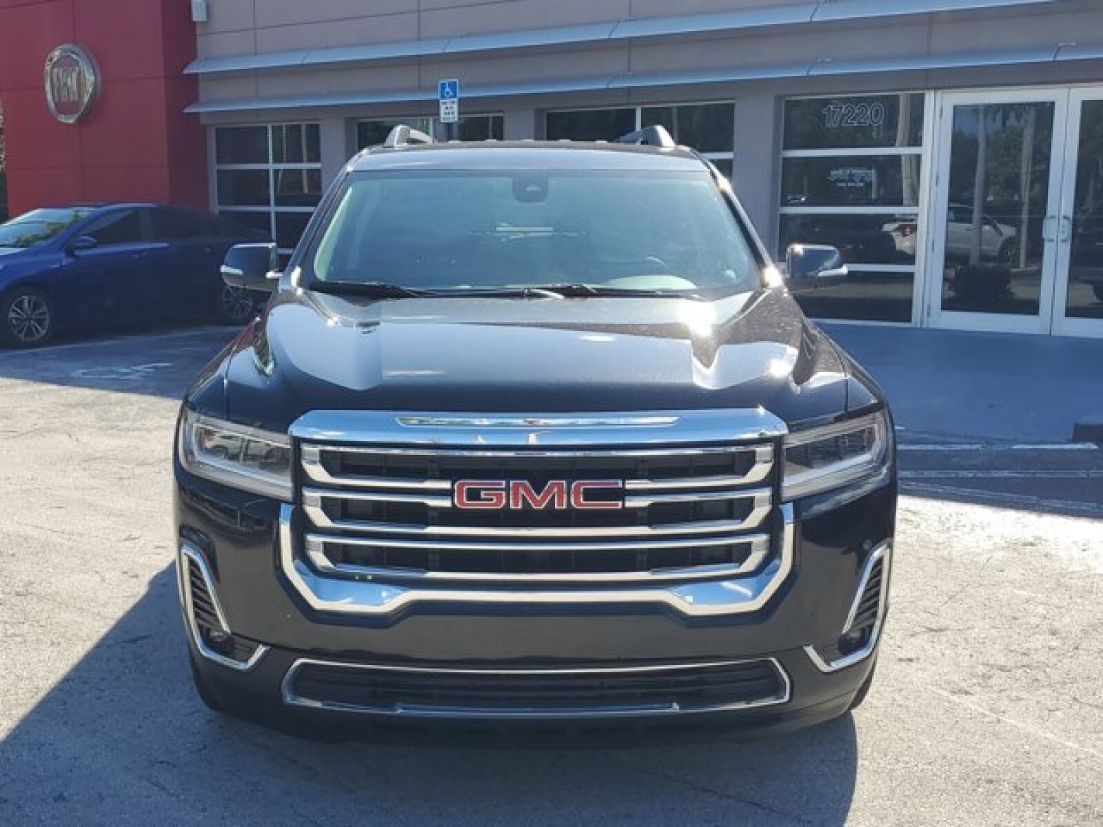 2023 Gmc Acadia SLT photo 2