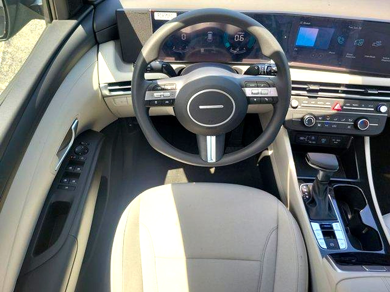 2025 Hyundai Tucson SE - Photo 15