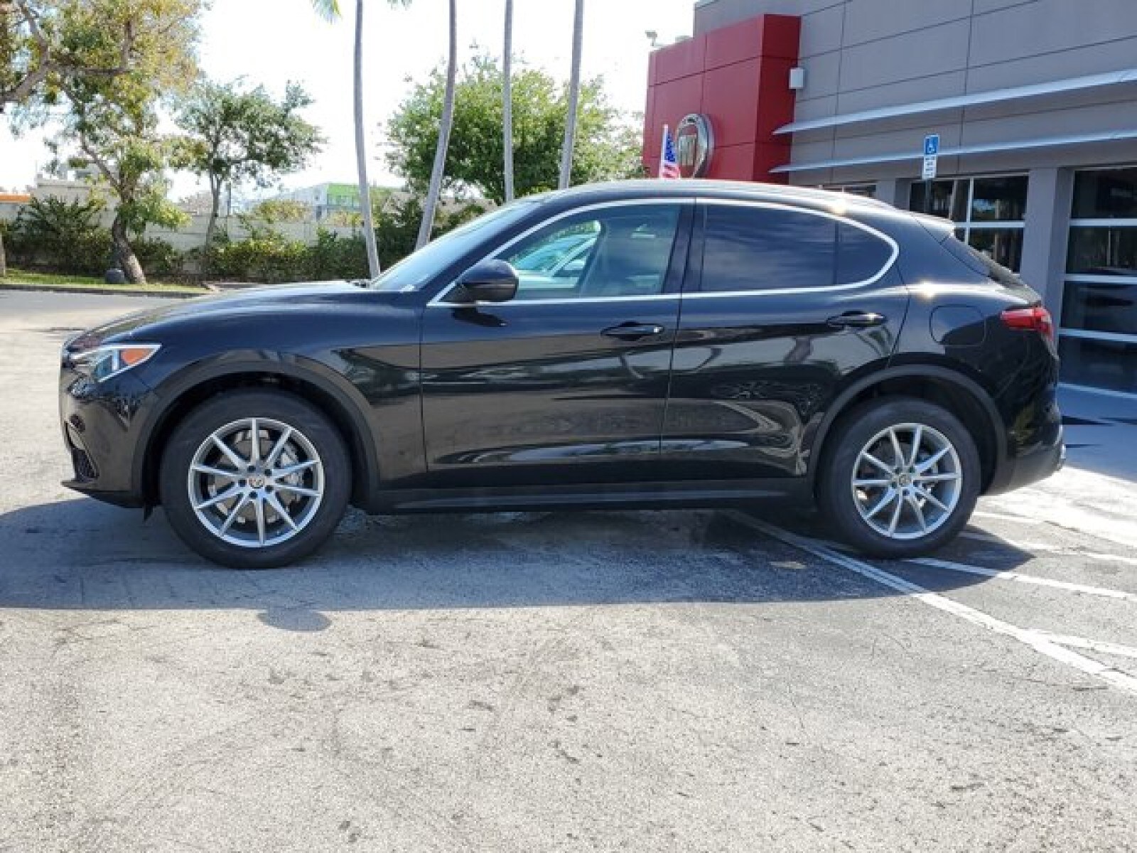 2018 Alfa Romeo Stelvio Ti photo 4