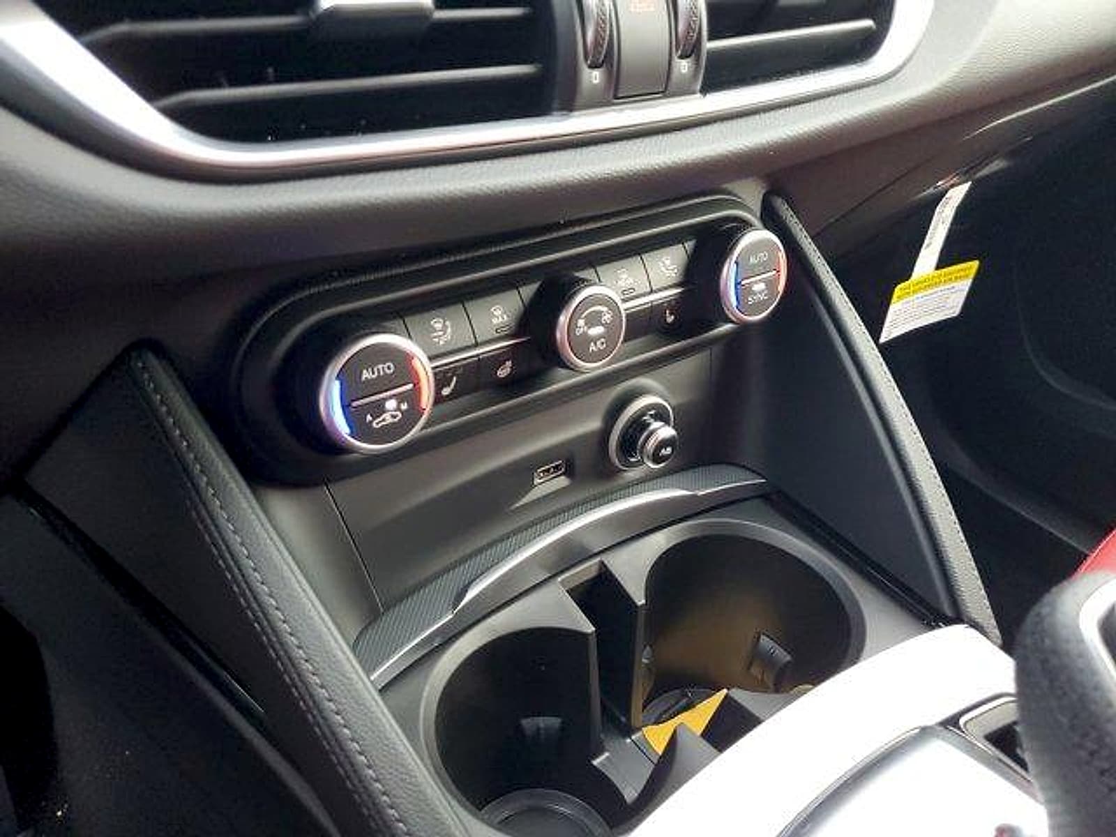 2025 Alfa Romeo Stelvio Base - Photo 14