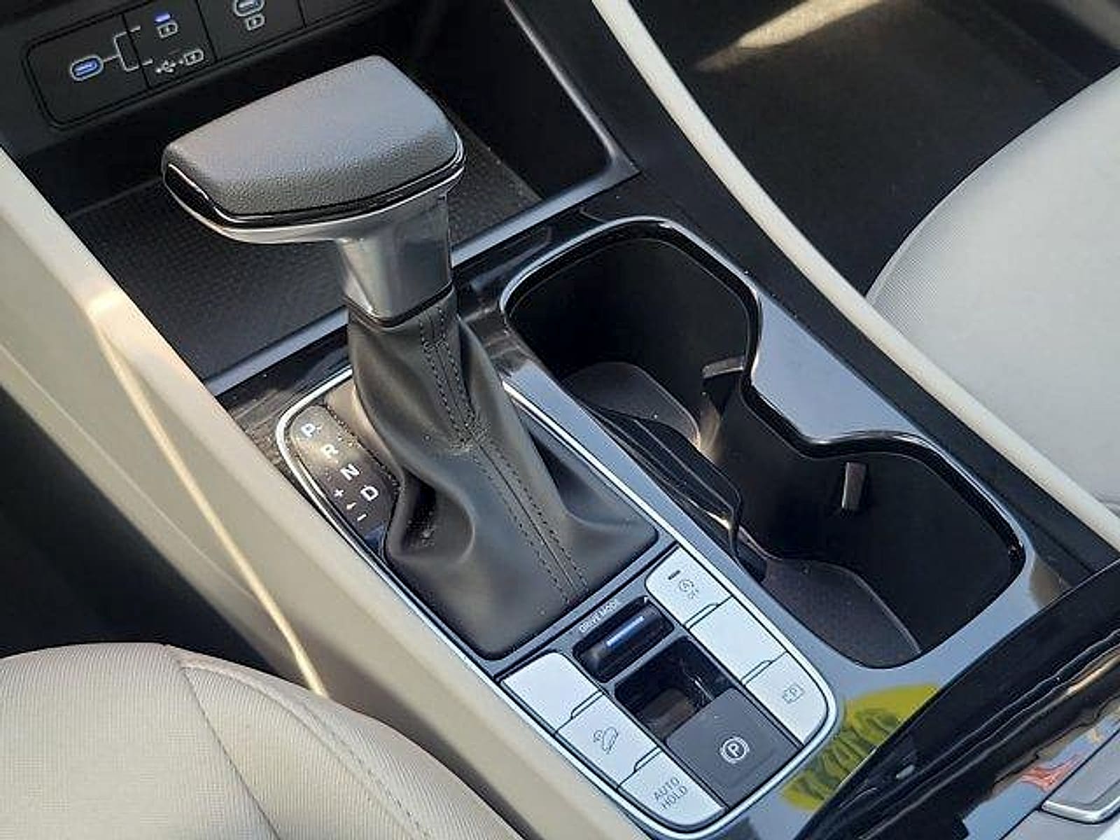 2025 Hyundai Tucson SE - Photo 28