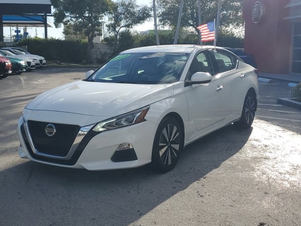 Used 2022 Nissan Altima 2.5 SV Sedan