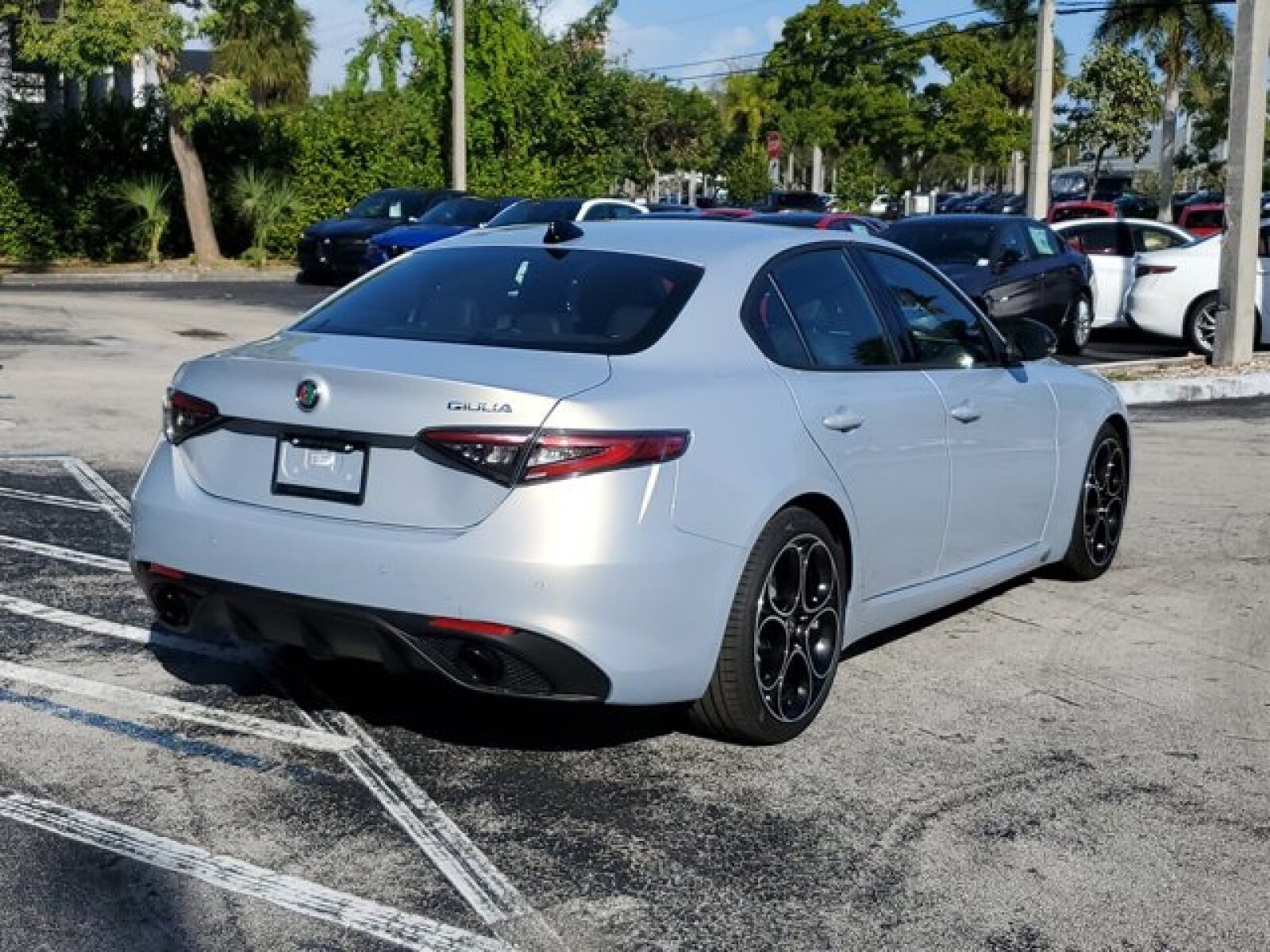 2025 Alfa Romeo Giulia photo 4